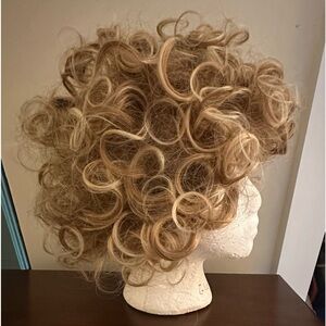 Curly highlighted wig- never worn